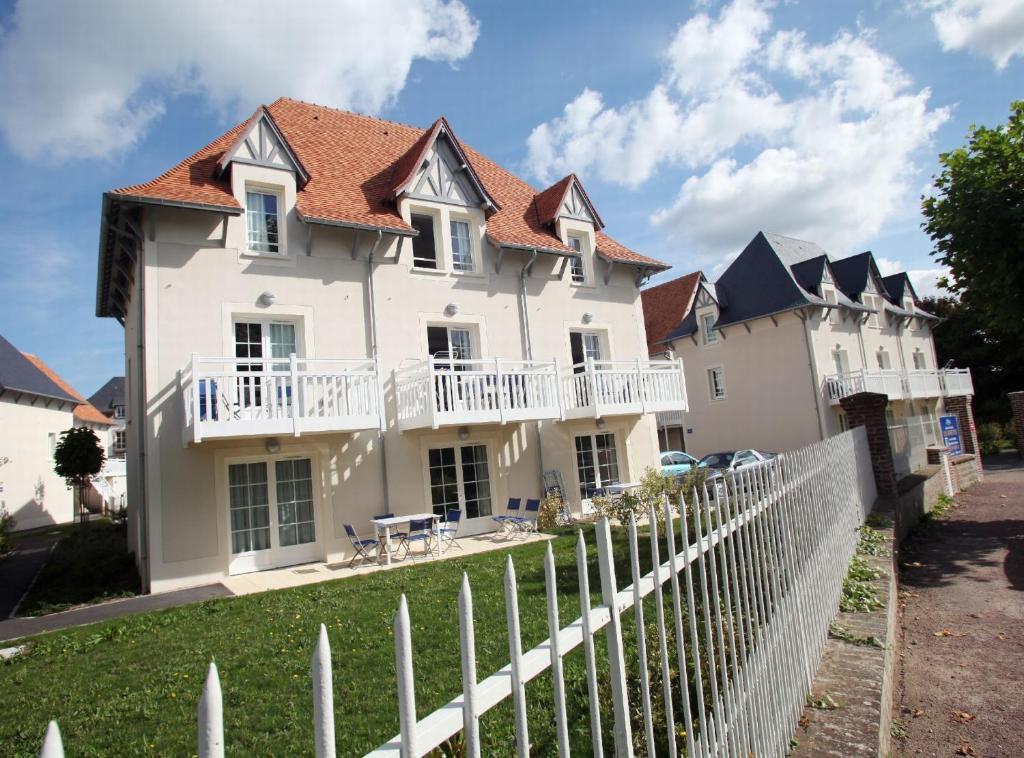 Résidence Odalys Le Domaine des Dunettes Cabourg Exterior foto